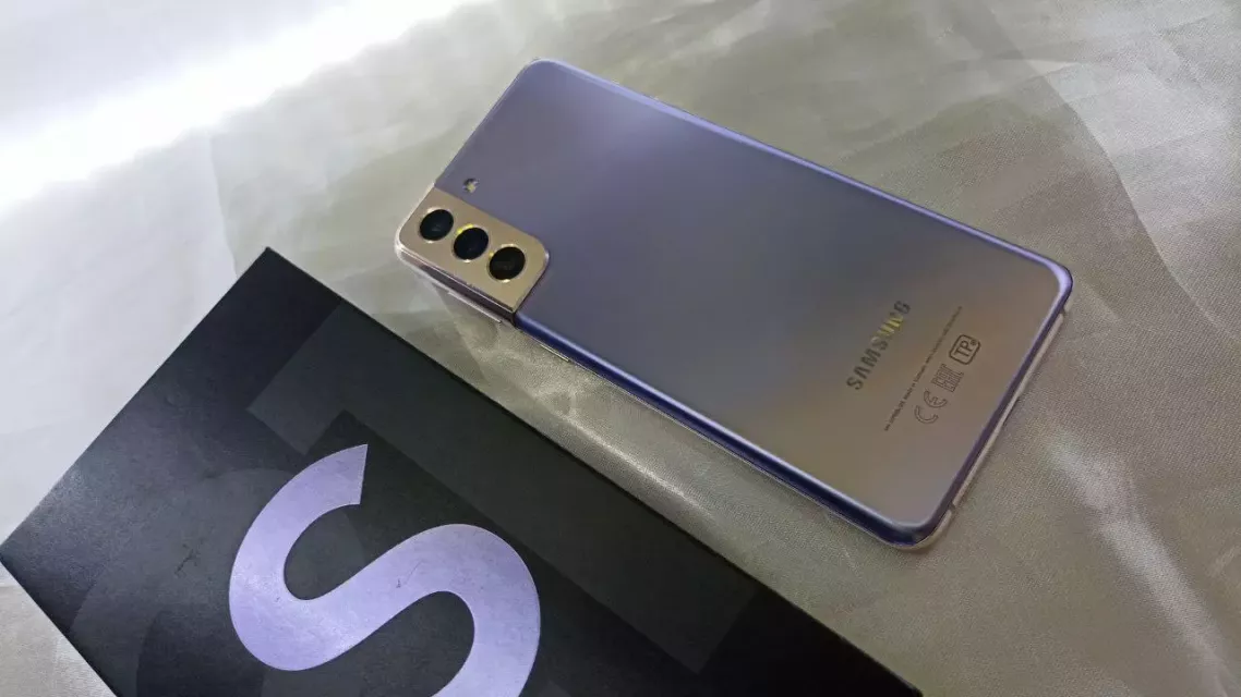 Купить б/у Samsung Galaxy S21 Plus-1