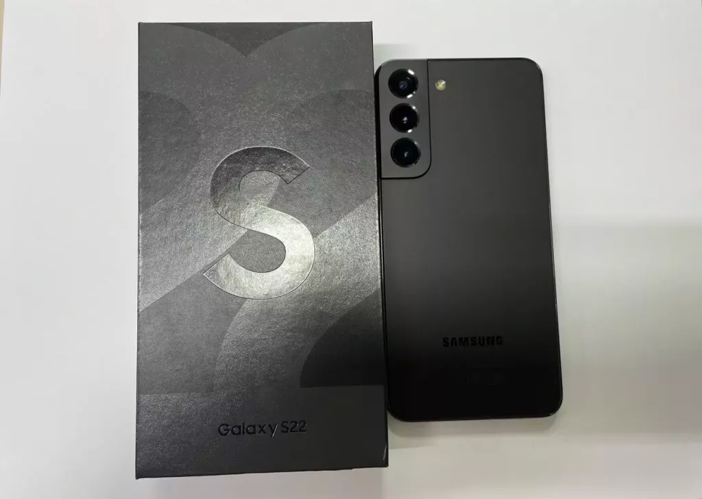 Купить б/у  Samsung Galaxy S22-0