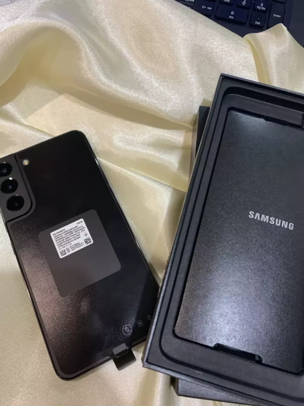 Купить б/у Samsung Galaxy S22 Ultra -0