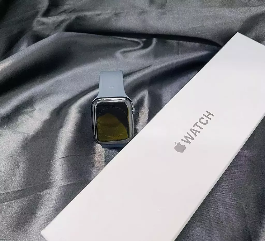 Купить б/у Смарт часы Apple Watch Series SE 44mm-0