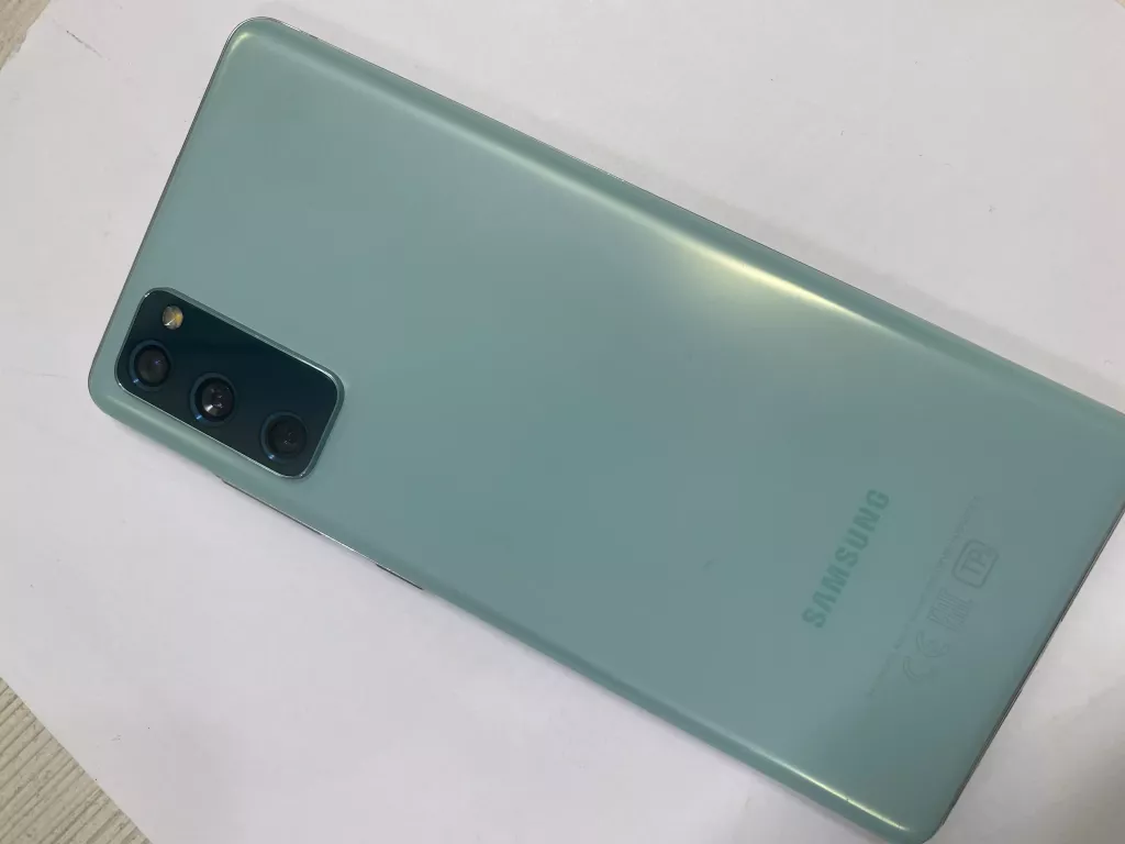 Купить б/у Смартфон Samsung Galaxy S20Fe-0