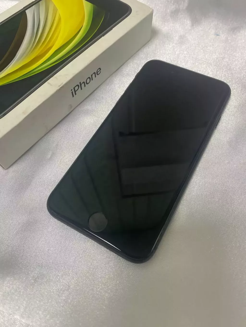 Купить б/у Смартфоны Apple iPhone SE 2020 Астана, Женис 24-0