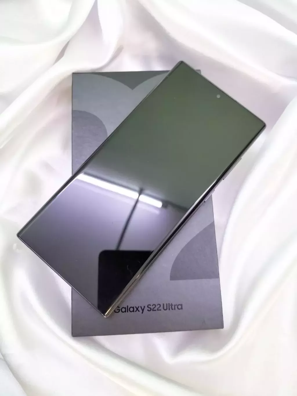 Купить б/у Телефон -Samsung Galaxy S22 Ultra-1
