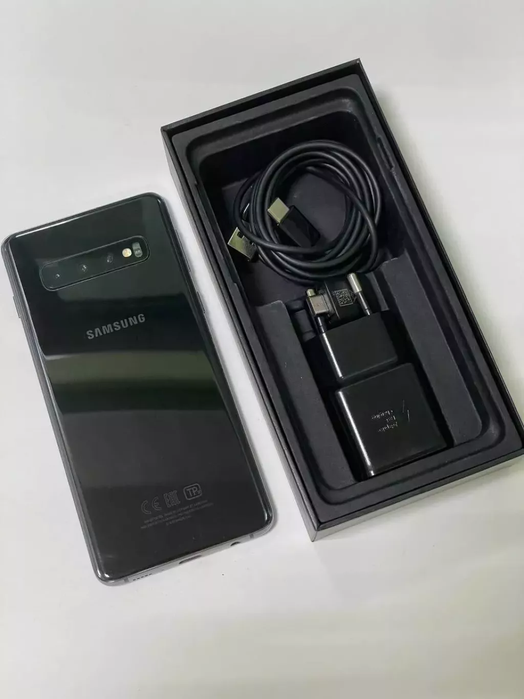 Купить б/у Телефон Samsung S10 -0
