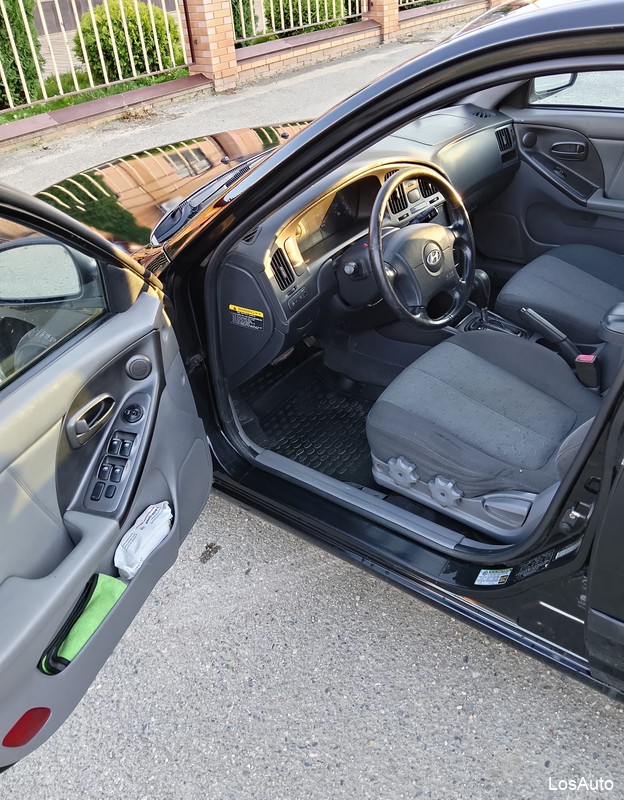 Hyundai Elantra 2.0 AT, 2004, 177000 км
