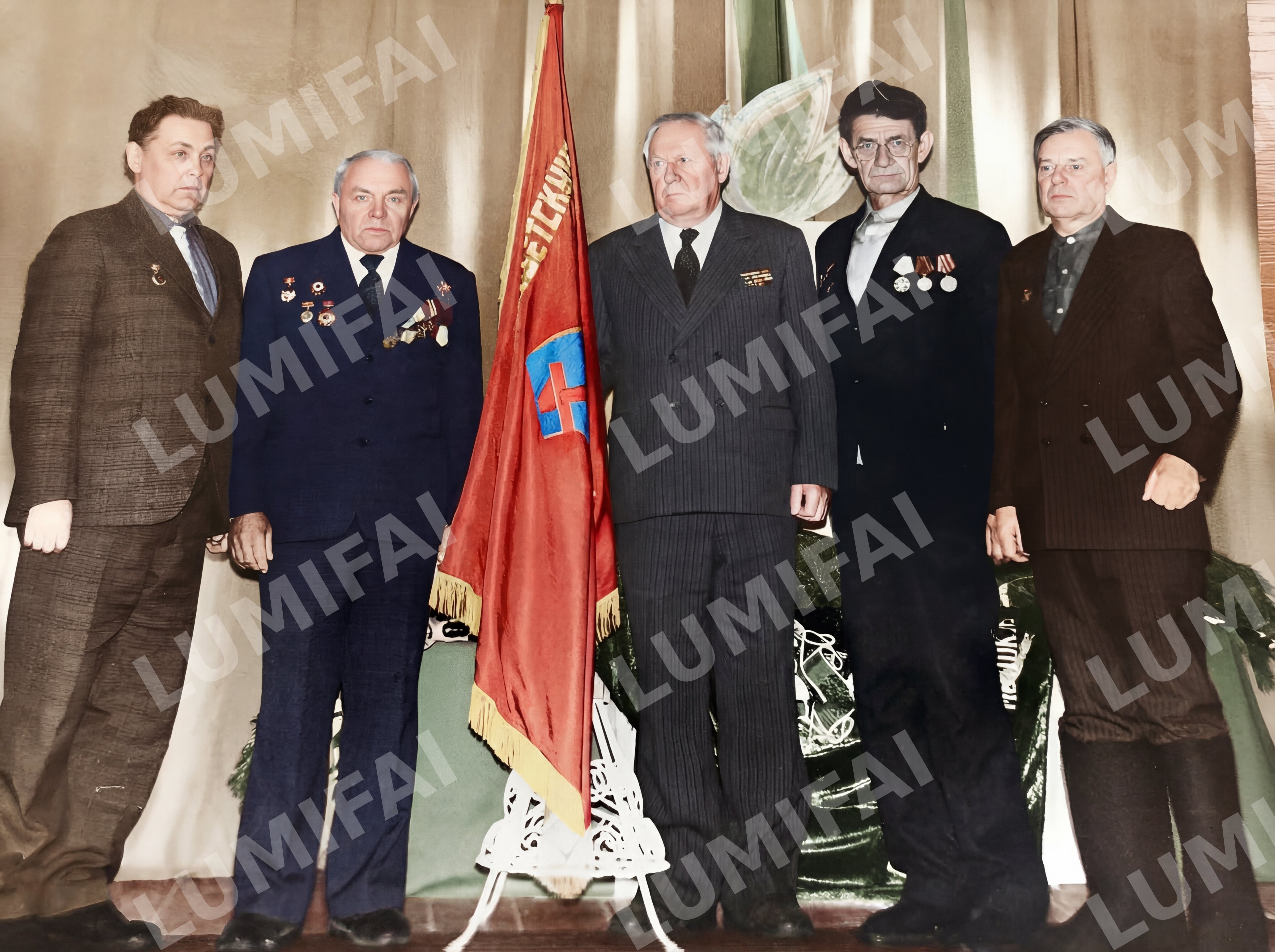 Промт для восстановления и колоризации групповых снимков с людьми