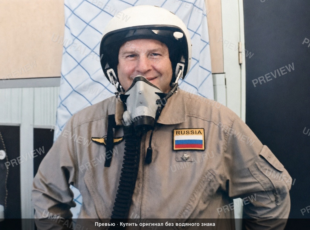Промт для архивного восстановления и ретуши портретных снимков