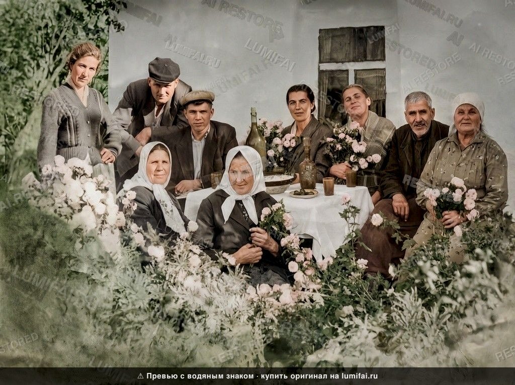 Промт для восстановления и колоризации семейного портрета