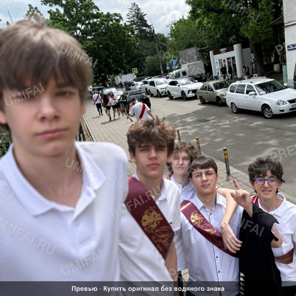 Промт для реставрации архивных черно-белых снимков без раскрашивания