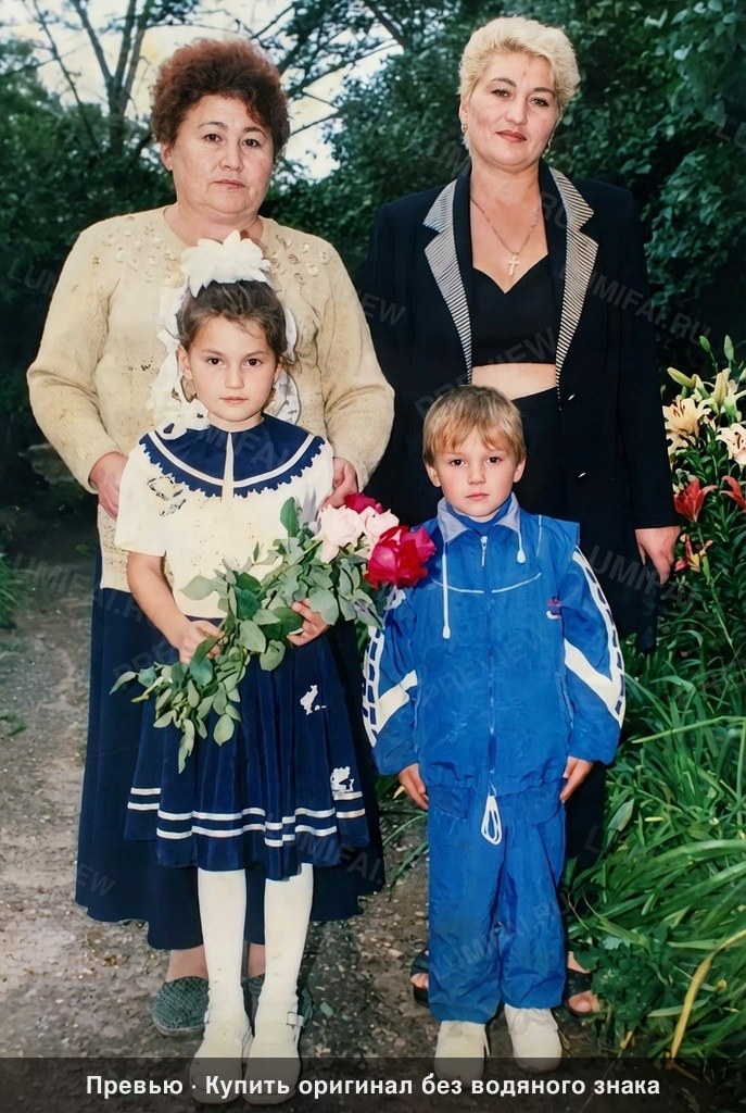 Промт для восстановления и колоризации фото в стиле пленки 90-х