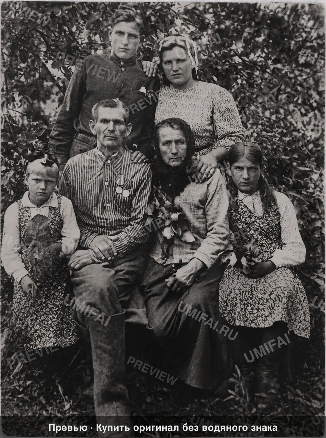 Промт для архивного восстановления и очистки старых фотографий
