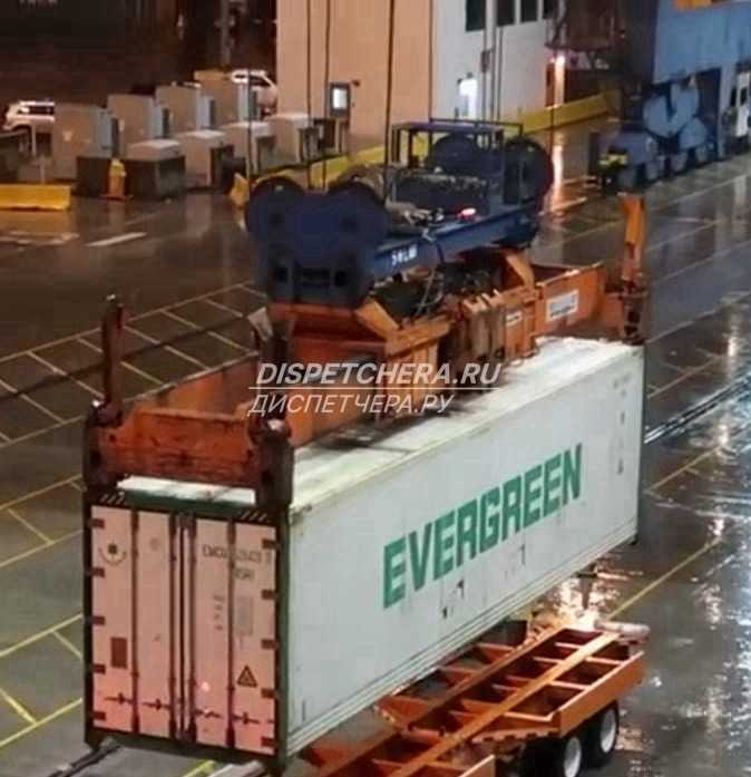Контейнеровоз без выходных по Ивановке, Приморскому краю