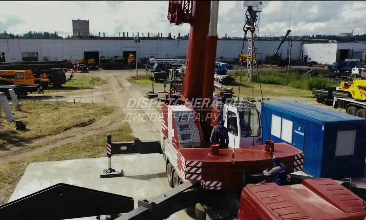 Осторожная доставка передвижного крана Коми