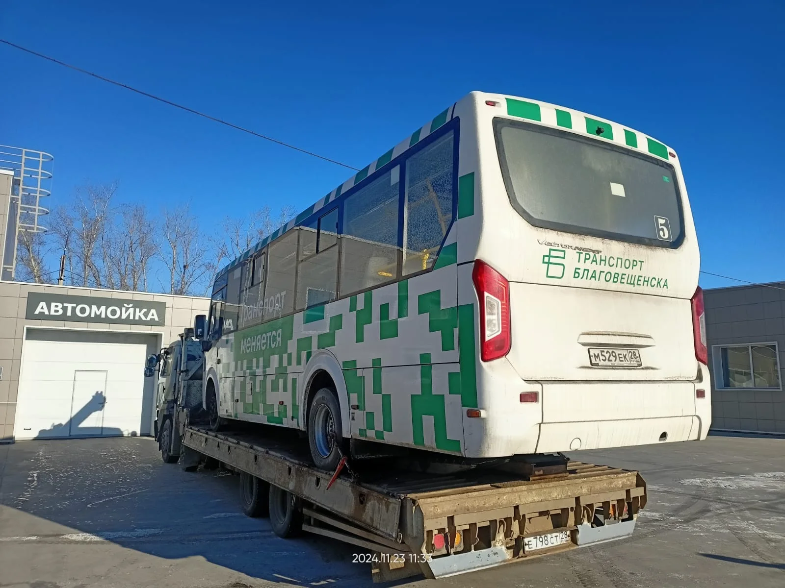 Транспортируем экскаватор Новосибирской области