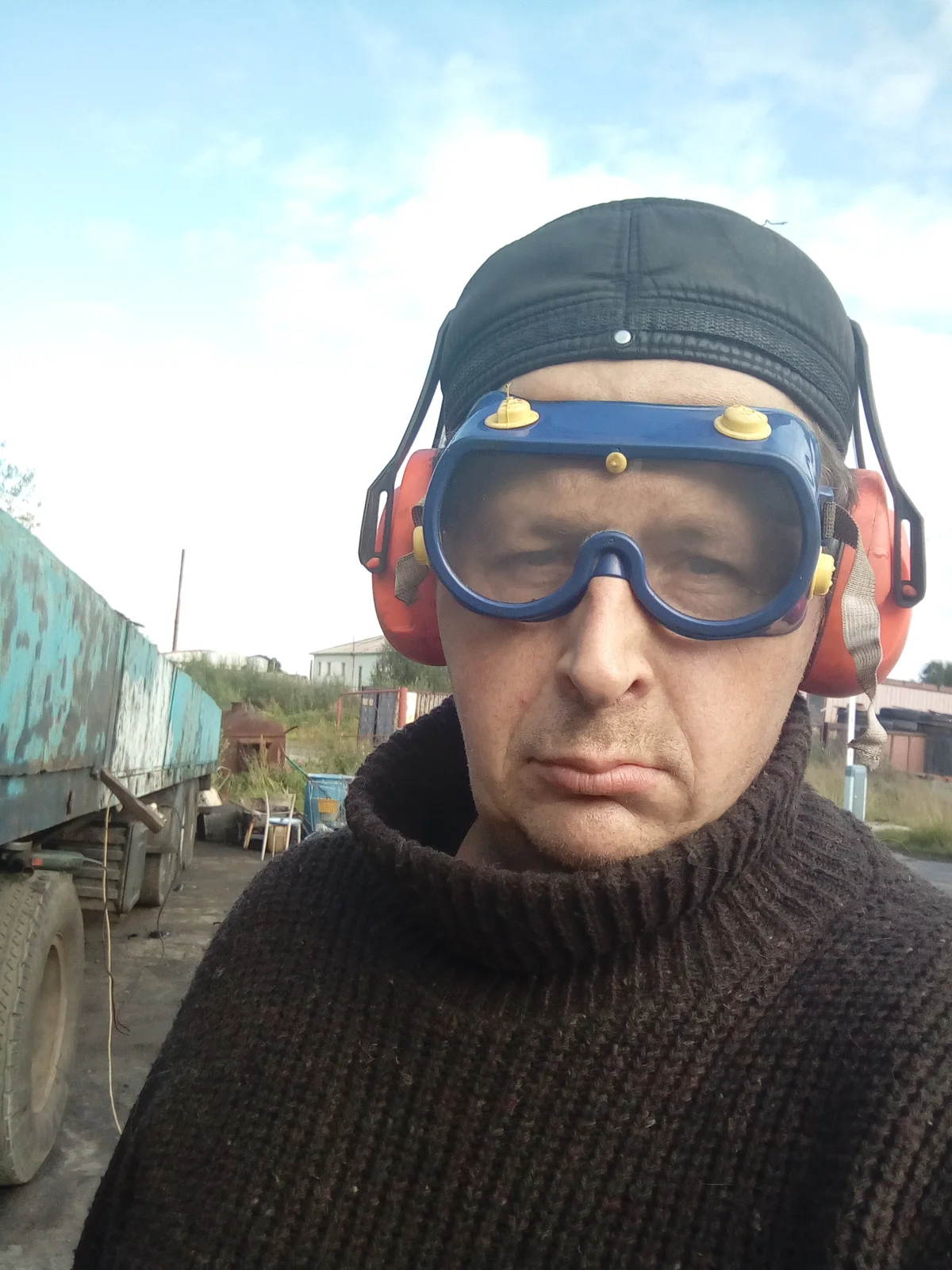 Шаланда бортовая без посредников из Холмска по Сахалину