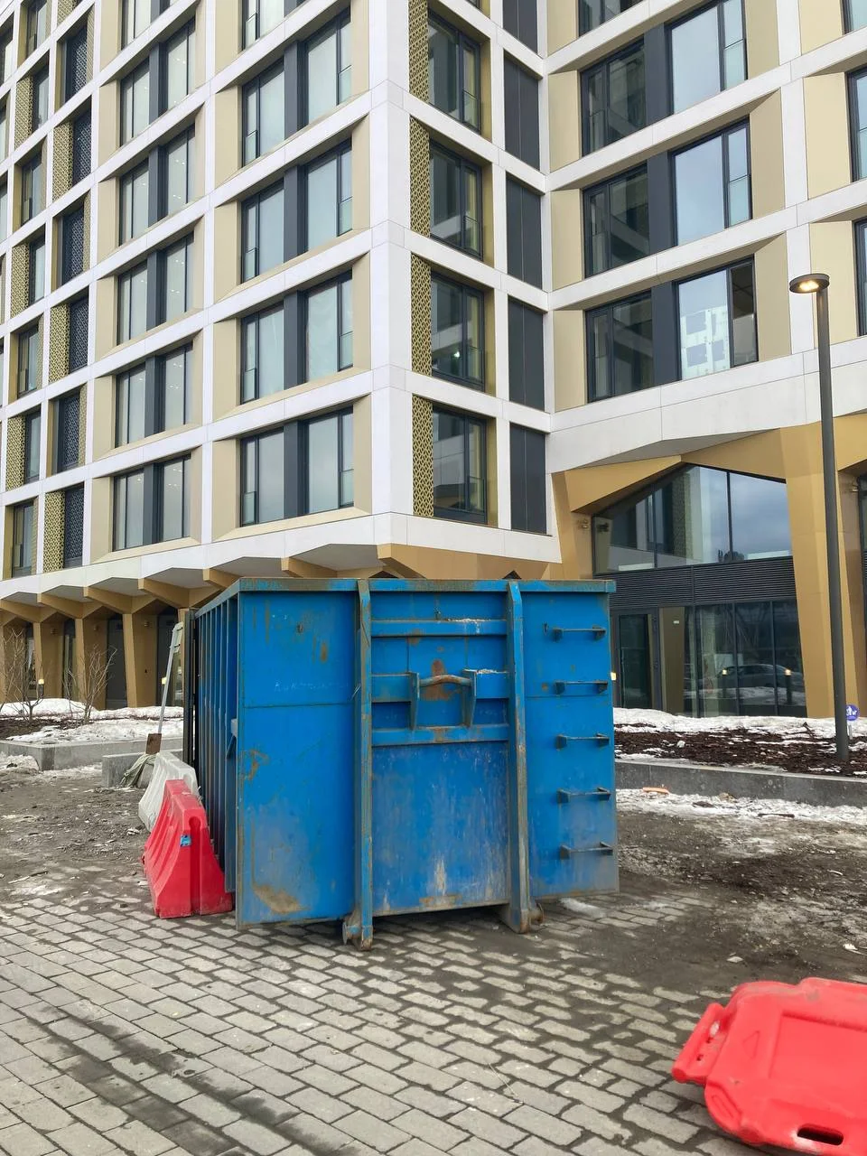 Мусоровоз без выходных по Боровихе, Алтайскому краю