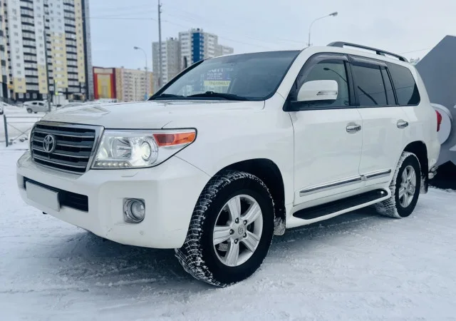 Toyota Land Cruiser 200 в аренду по Сургуту, Самарской области