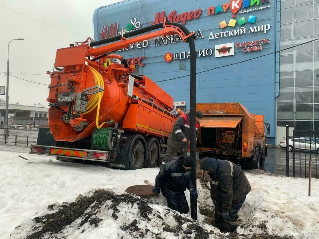 Спецтехника для перевозки гусеничного экскаватора из Дивноморского по Краснодарскому краю, на постоянной основе