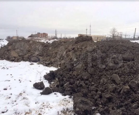 Грунт из Абагура по Кузба́ссу, с грузчиками