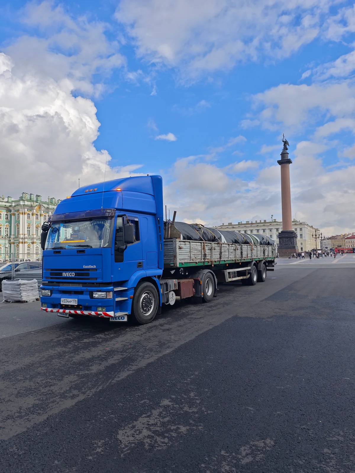 Цистерна Магаданской области, с грузчиками Магаданской области, с грузчиками