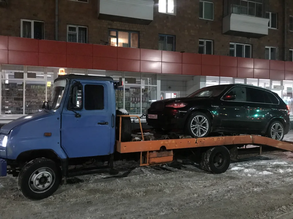Транспортировка транспортных средствы с подачей по Пуксоозеро, Архангельской области