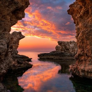 Природная арка и закат