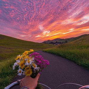 Велопрогулка в сияющих облаках