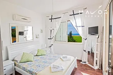 Sunny Coast Villa 2*