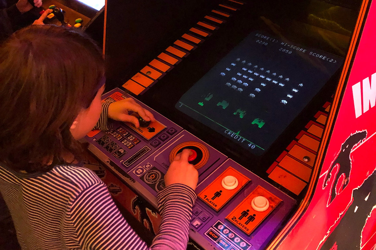 Аркадный автомат Space Invaders в музее компьютерных игр в Берлине