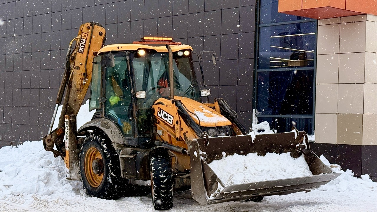 Трагедия в Лянторе: школьник погиб из‑за схода снега с крыши спорткомплекса