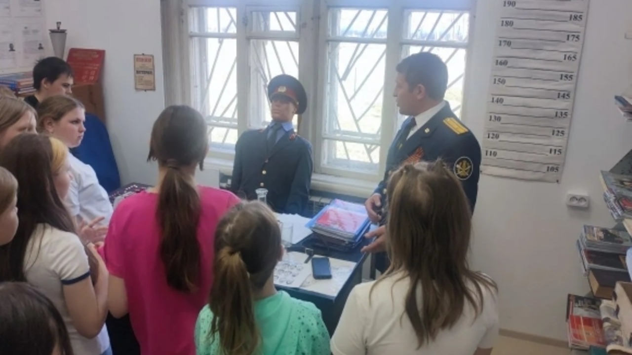 Шалинские полицейские провели экскурсию для школьников из Староуткинска