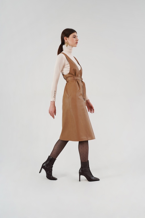 Pinafore Arya