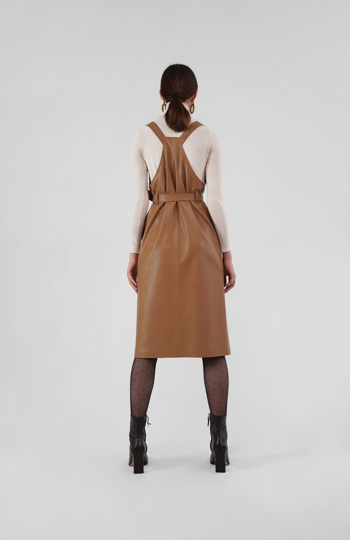 Pinafore Arya