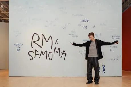 Звезда K-pop RM демонстрирует свою коллекцию корейского искусства в SFMoMA