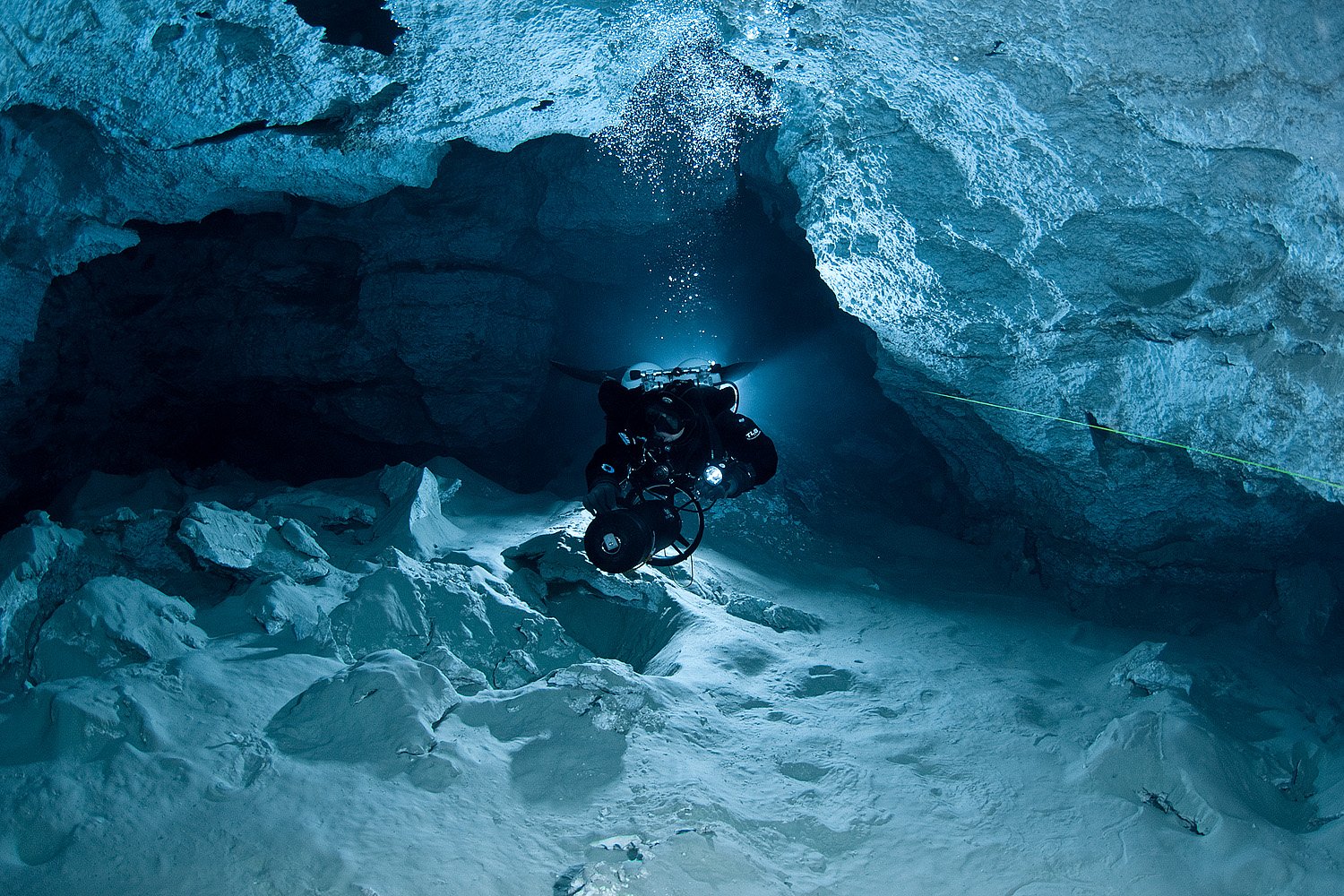 Вертикальная пещера затоплена водой можно найти уровень. Ординская пещера Пермский край. Ординская подводная пещера. Ординская пещера гроты.