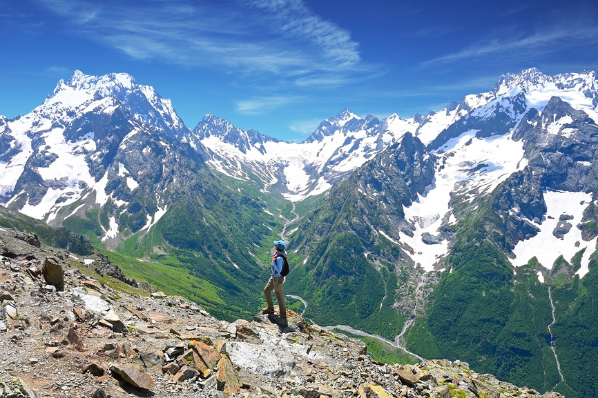 Девушка в горах