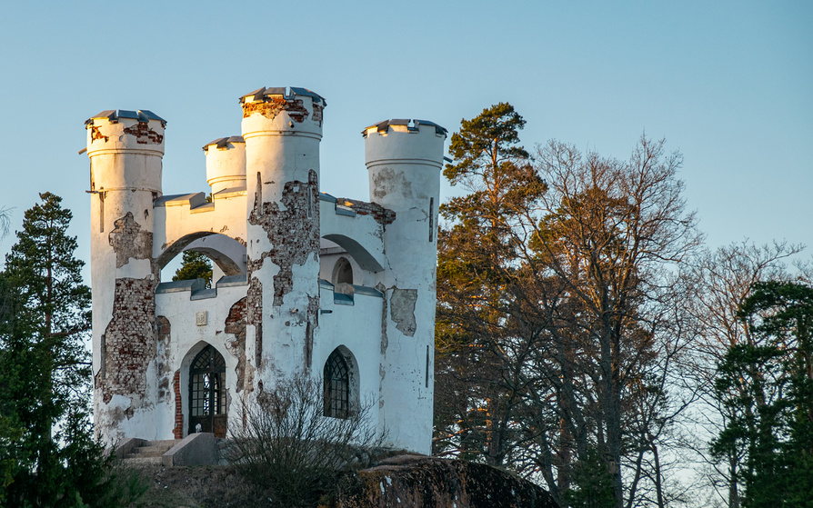 Монрепо остров мертвых часовня