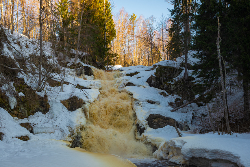 Водопад Белые мосты зимой
