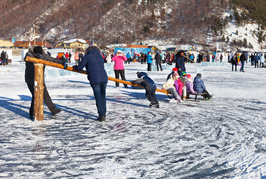 зимняя карусель в Листвянке