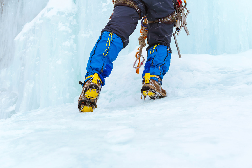альпинист в горах