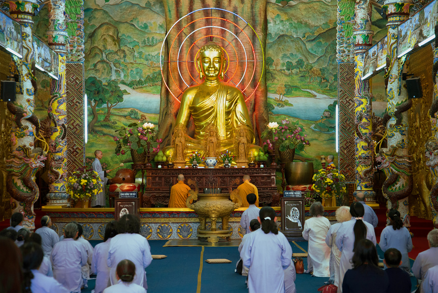 Молитва в буддийском храме