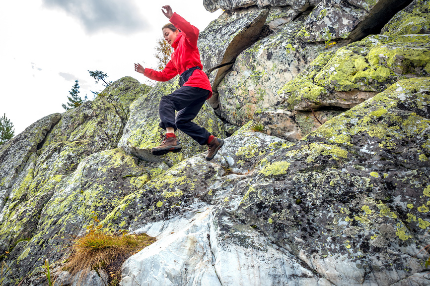 опасный прыжок со скалы