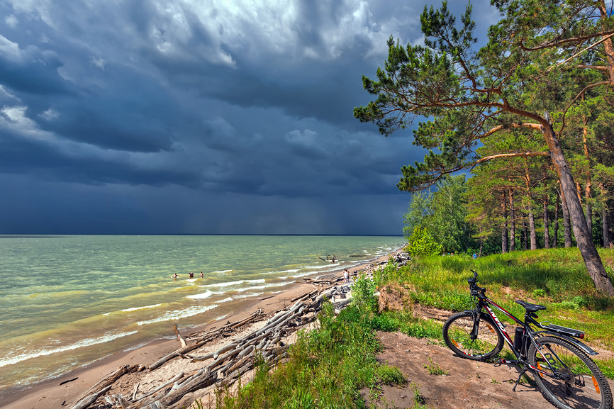 велосипед на берегу моря