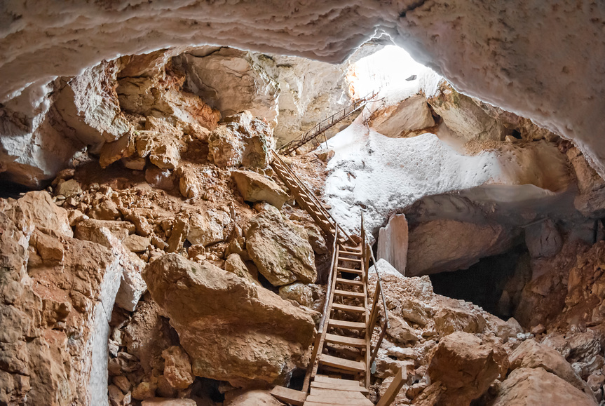 спуск в пещеру