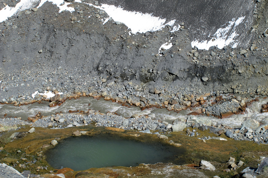 Горячие минеральные ванны в Кармадоне