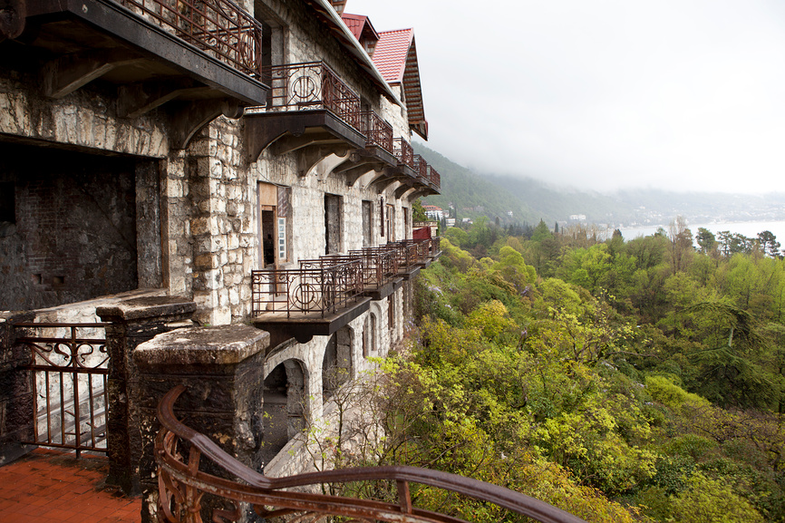 Дворец в Старых Гаграх