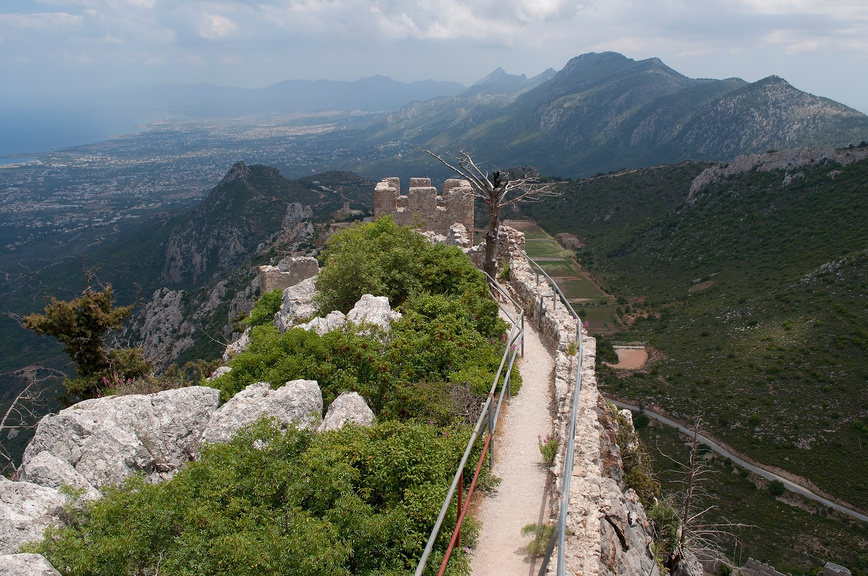 Вид на Киренийские горы из замка святого Иллариона Гирне Кирения
