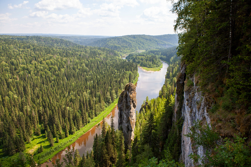 Скала Чёртов Палец и река Усьва