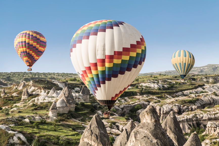 Полет на воздушных шарах над горами в Каппадокии