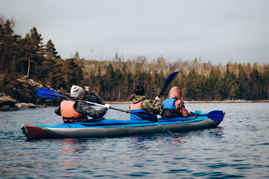 Активный отдых на байдарках по Ладожским шхерам в Карелии
